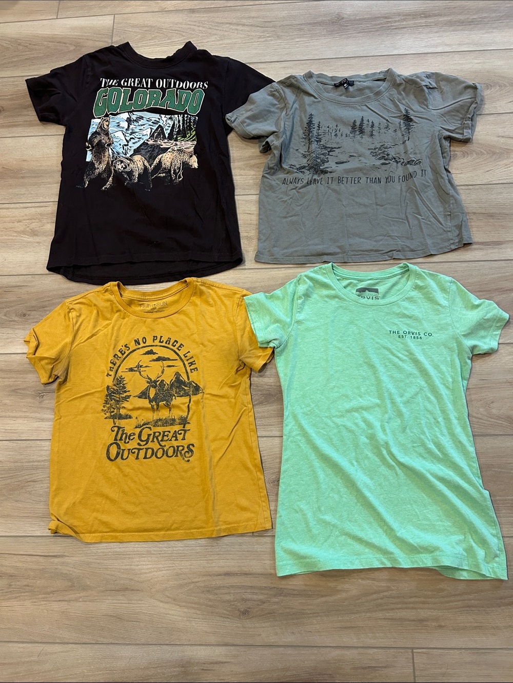 Outdoorsy bundle of women’s tees size S